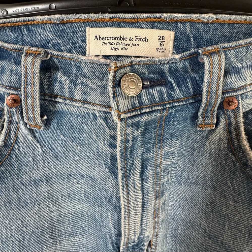 Abercrombie 90s relaxed high rise jeans, Size 28 - Picture 8 of 14